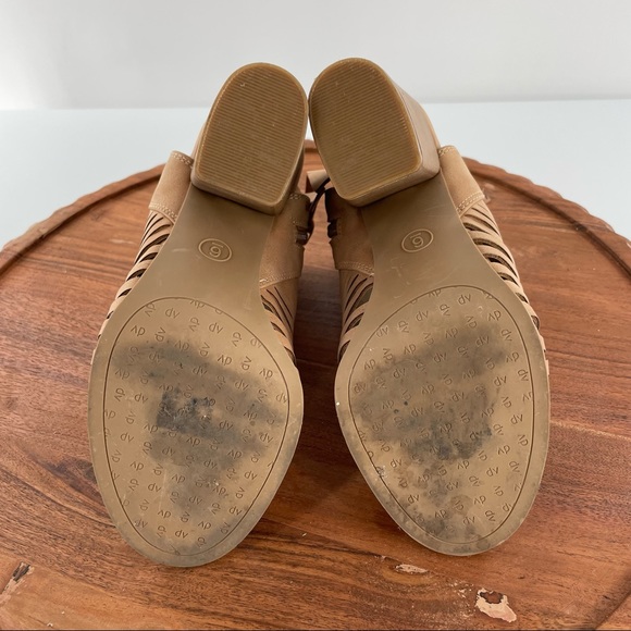 DV by Dolce Vita Tan Woven Heels Women's size 6 - Picture 9 of 11